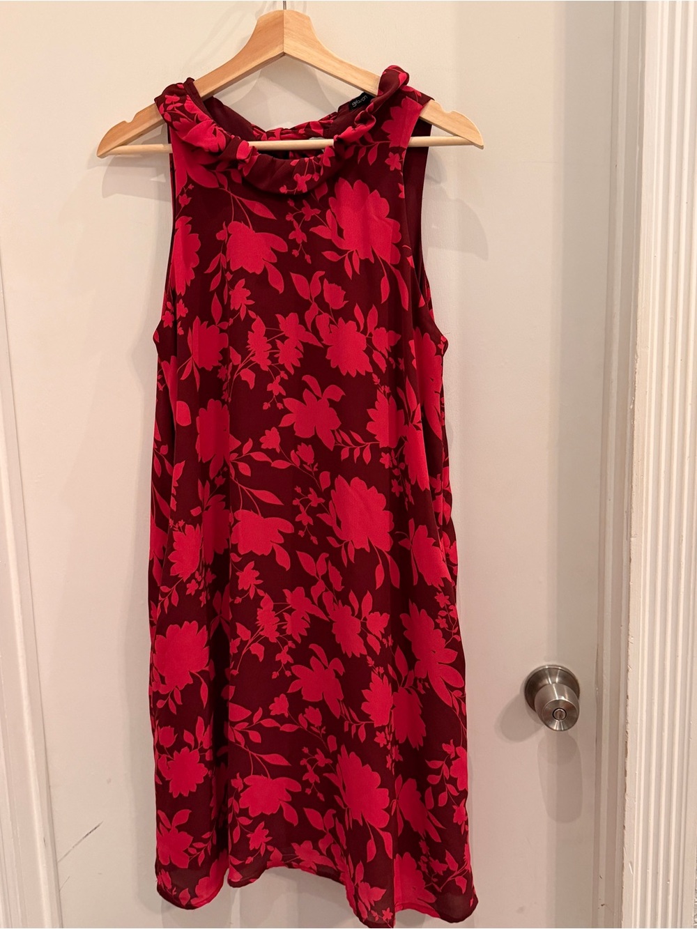 Gibson Floral Ruffle Neck Tie Back‎ Shift Dress Size M Burgundy Romantic Summer